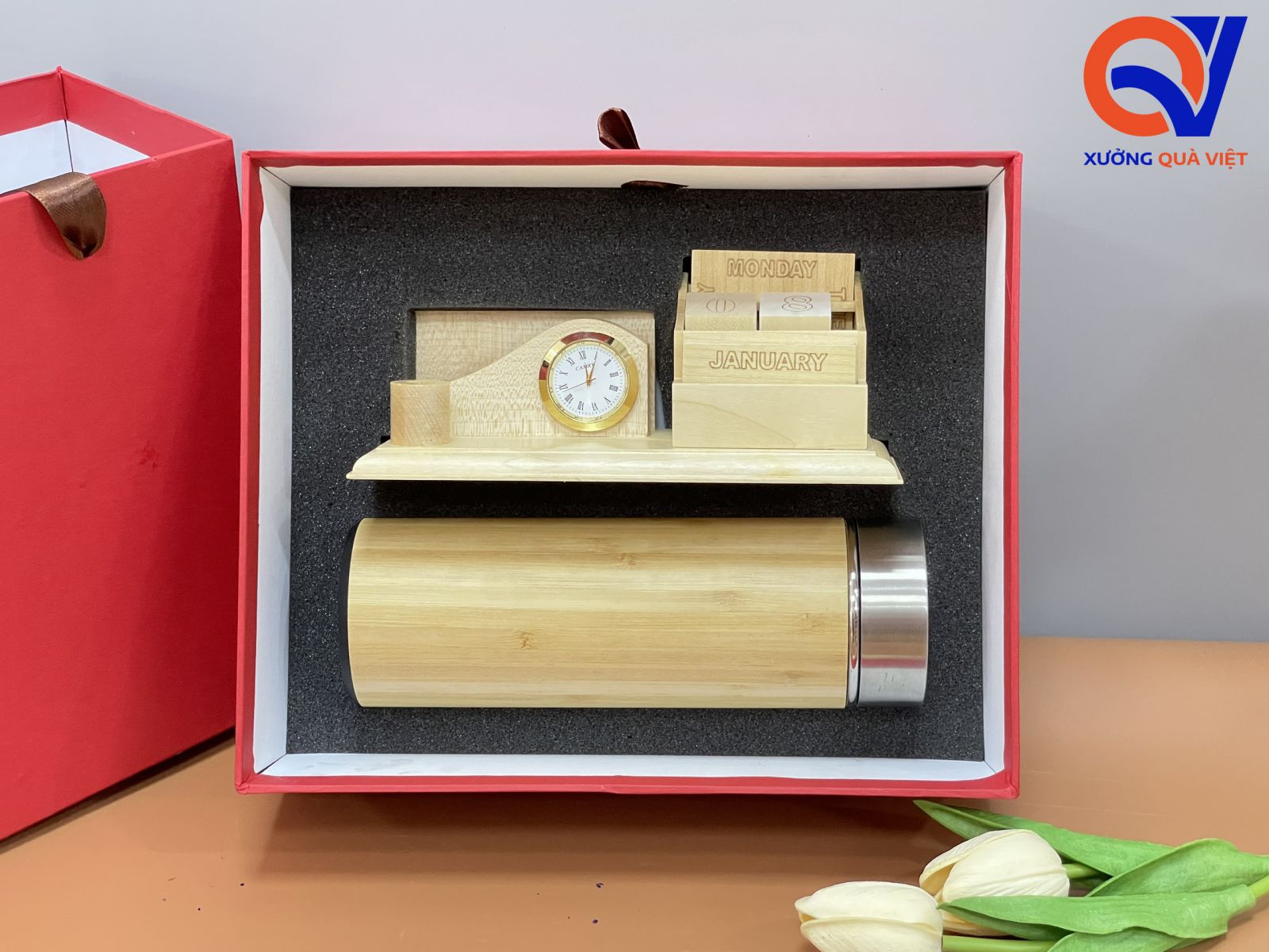 Set quà tặng 20/11 bình giữ nhiệt thân tre kèm kệ đựng bút bằng gỗ