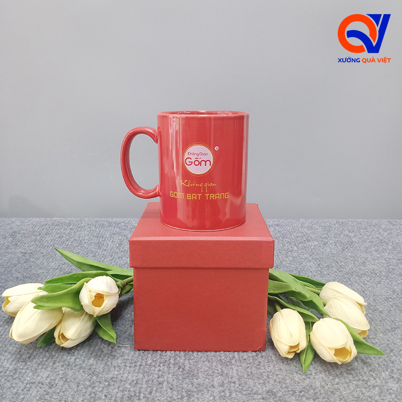 ly sứ in logo làm quà tặng 20/10 cho khách hàng