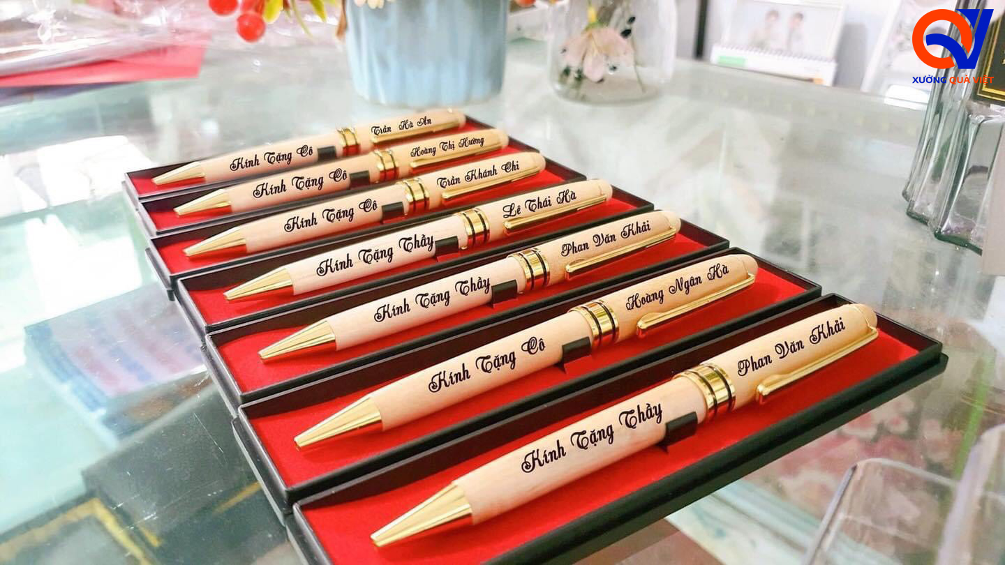 set quà tặng 20/11 bình giữ nhiệt kèm bút khắc chữ