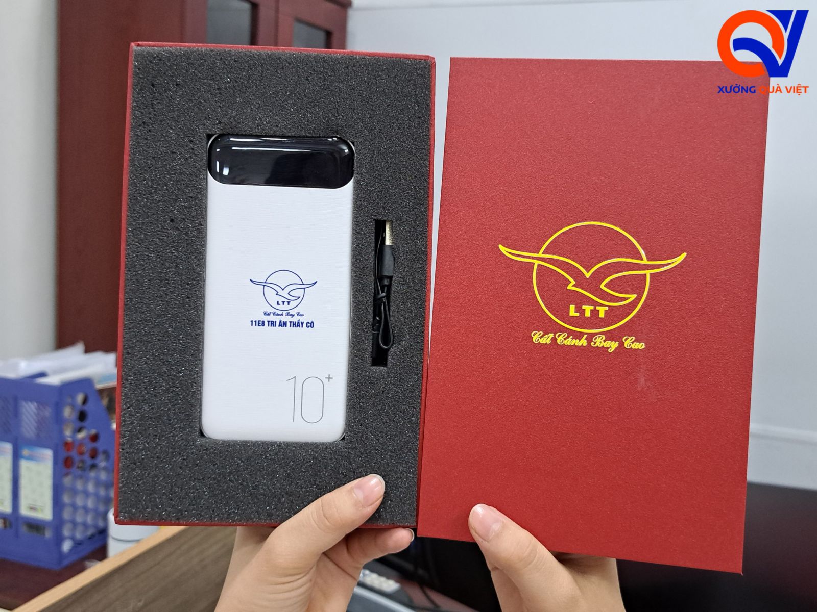 Set quà tặng 20/11 sạc dự phòng kèm bình giữ nhiệt