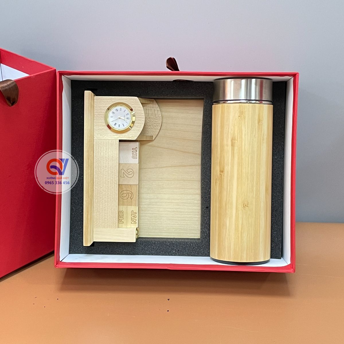 SET QUÀ TẶNG BÌNH GIỮ NHIỆT + KHAY GỖ ĐỰNG BÚT GẮN MẶT ĐỒNG HỒ TIỆN LỢI