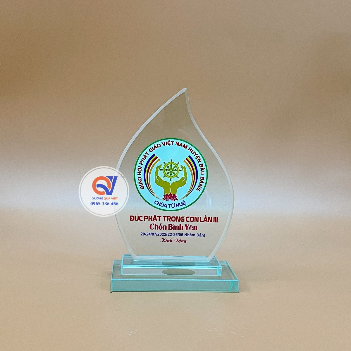 Cúp pha lê lưu niệm - quà tặng in logo theo yêu cầu