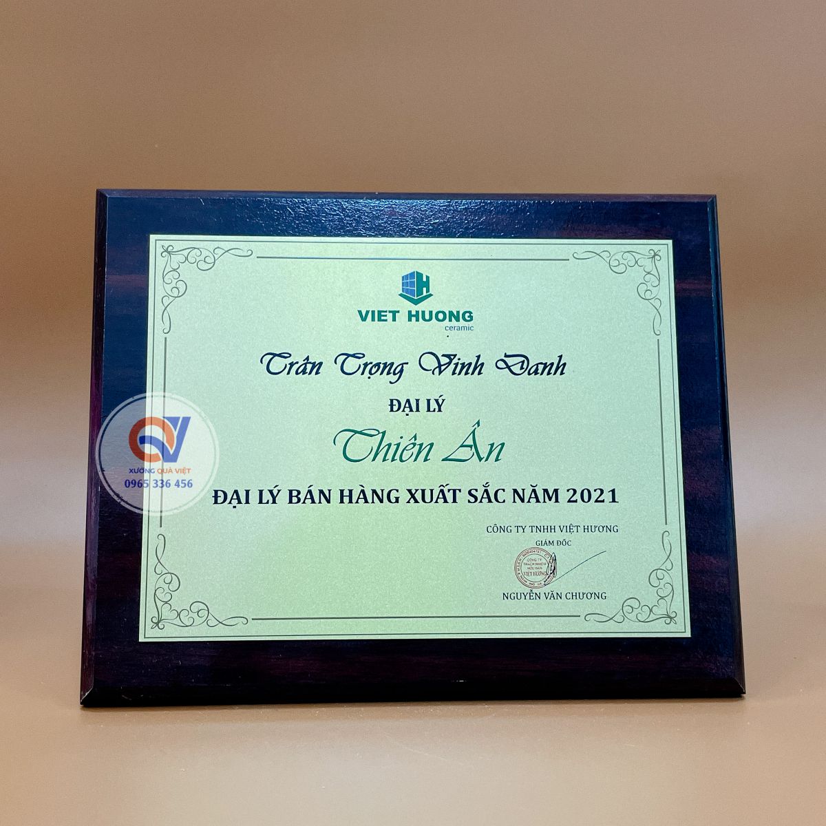 Bảng vinh danh gỗ đồng - quà tặng in logo theo yêu cầu