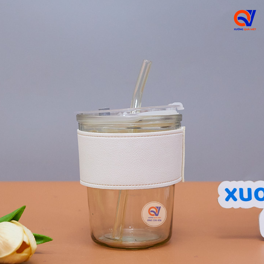 Cốc thủy tinh có nắp kèm ống hút