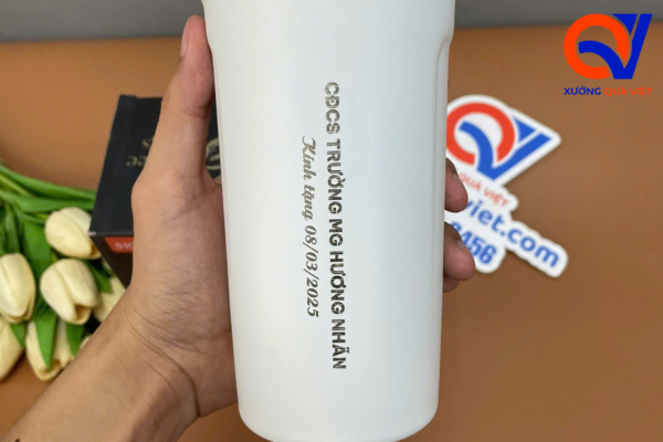 Bình giữ nhiệt khắc logo làm quà tặng 8/3