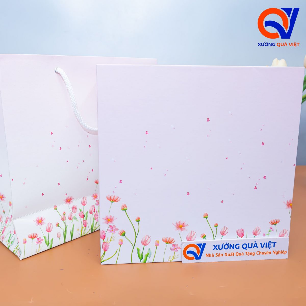 Hộp đựng quà họa tiết hoa cao cấp