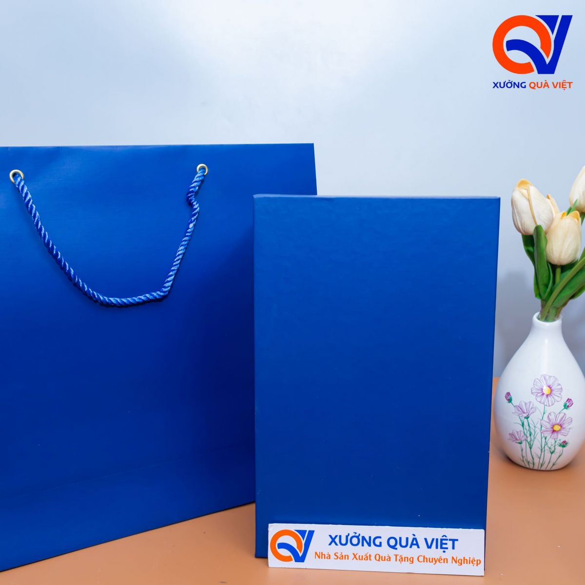 Hộp đựng quà xanh dương nhỏ 25.5x15.5cm