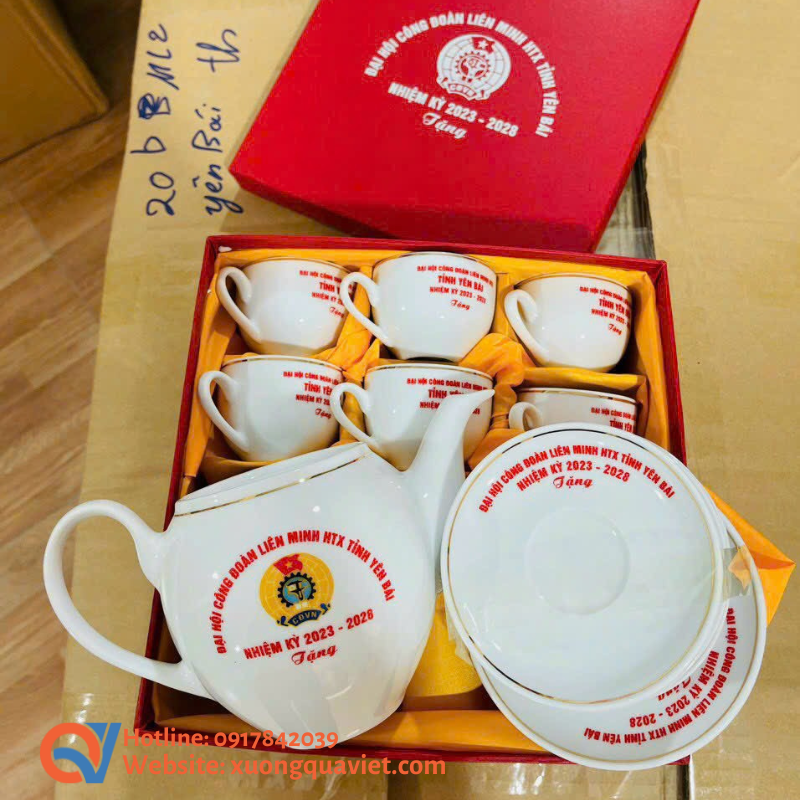 Bộ trà gốm sứ trắng in logo - viền chỉ vàng