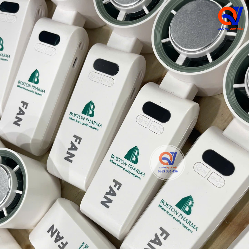 In Kéo Lụa Logo Lên Quạt Cầm Tay