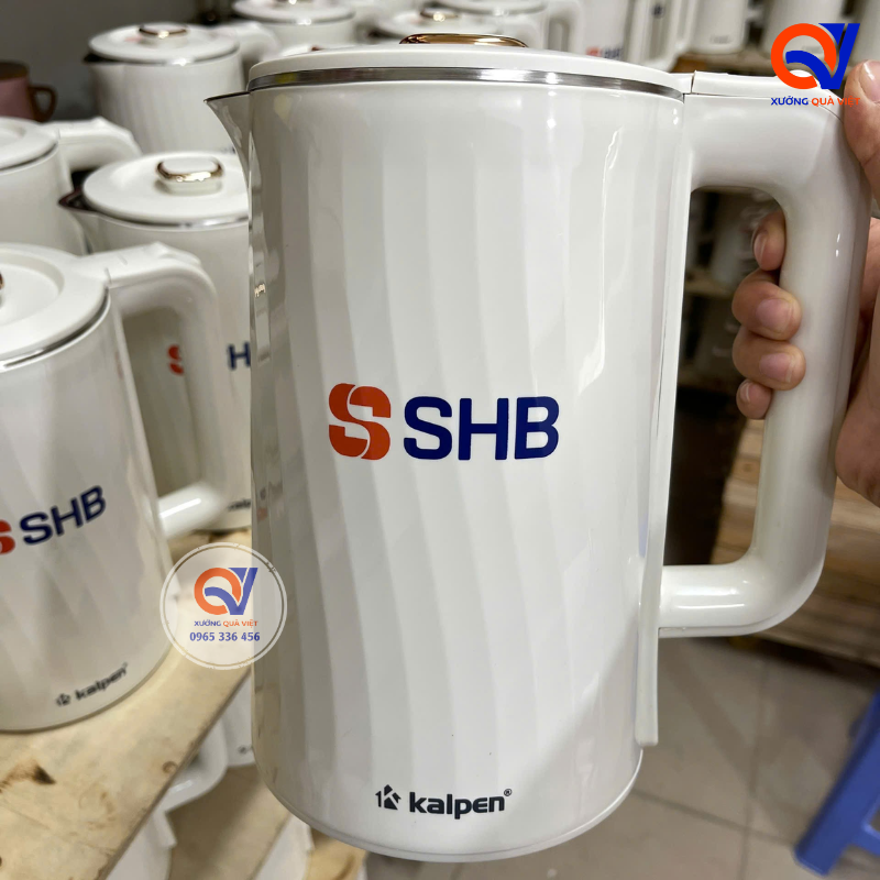 In Kéo Lụa Logo Lên Ấm Đun Siêu Tốc