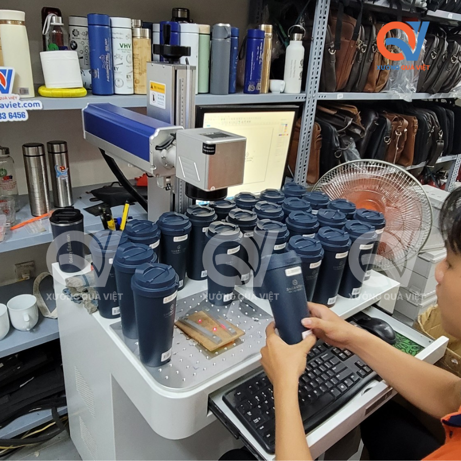 Dịch vụ in ấn logo trên mọi chất liệu - Xưởng Quà Việt gia công theo yêu cầu