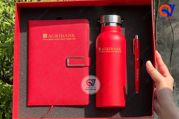 Hoàn thành đơn hàng set quà tặng Agribank – In logo đồng bộ, sản xuất trọn gói tại xưởng