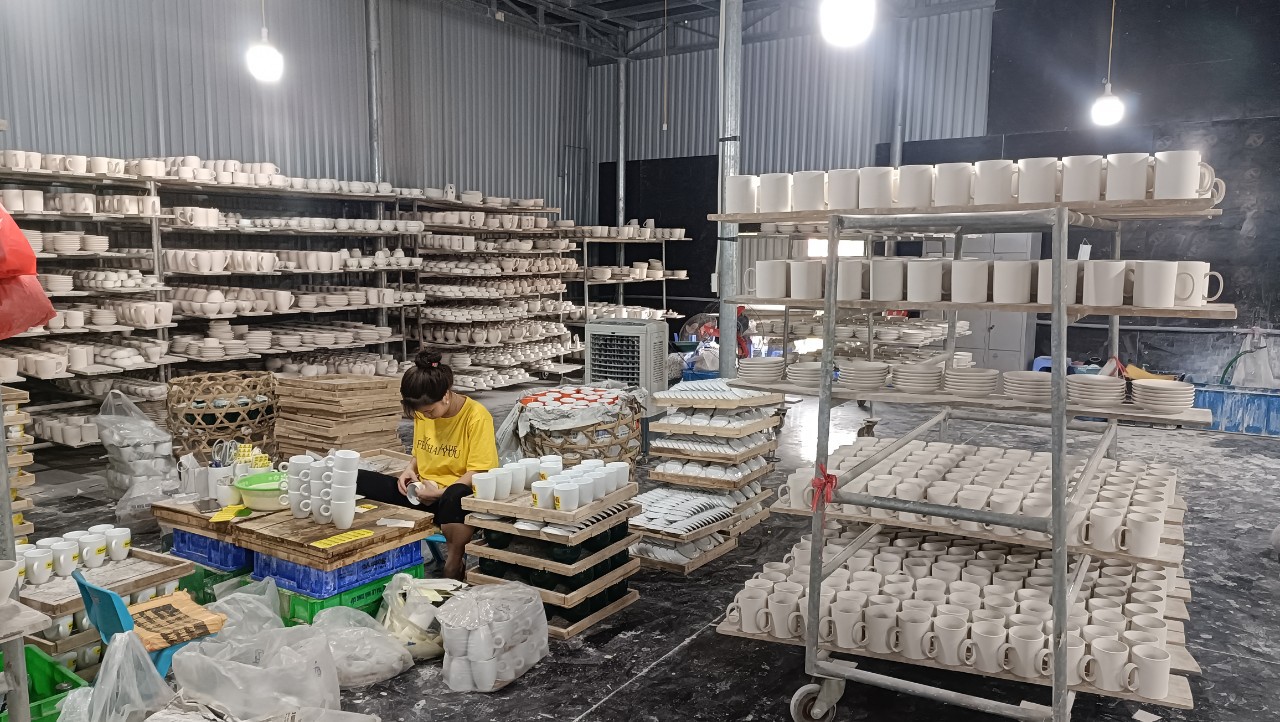 Xưởng sản xuất gốm sứ theo yêu cầu - Xưởng Quà Việt