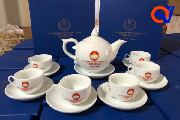 quà tặng đại hội Đảng ấm chén in logo 2