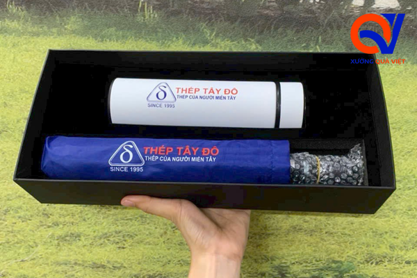 set quà 8/3 bình giữ nhiệt và dù in logo