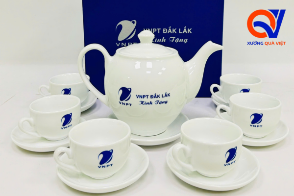 bộ ấm chén quà tặng 8/3 cho công nhân
