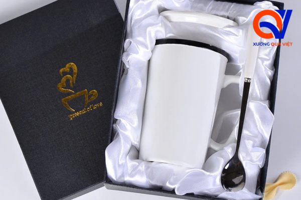 Quà tặng thầy cô cốc sứ in logo