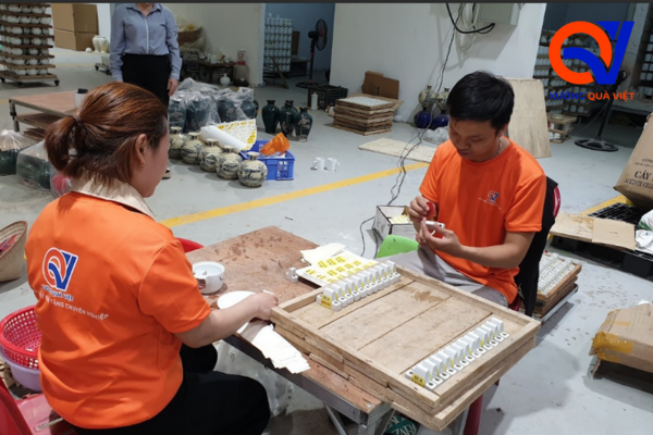 Sản xuất tại Xưởng Quà Việt
