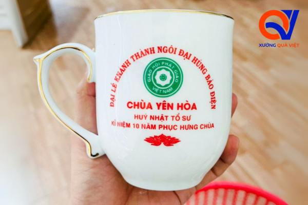Ca sứ in logo phật giáo