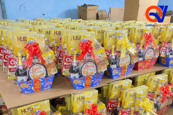 quà tết nhân viên giỏ bánh kẹo 3
