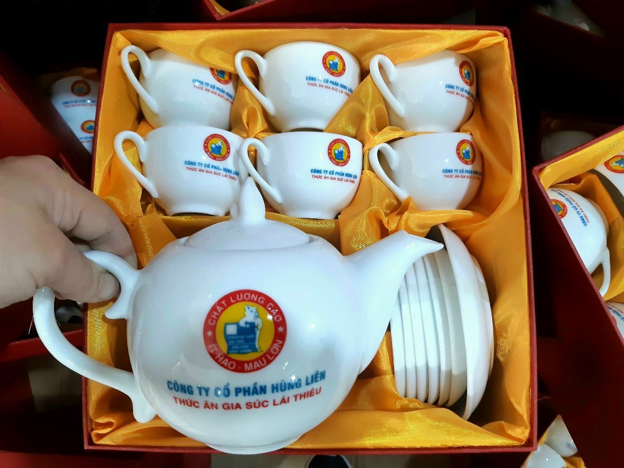 Chuyên sản xuất quà tặng doanh nghiệp giá tốt|Xưởng Quà Việt
